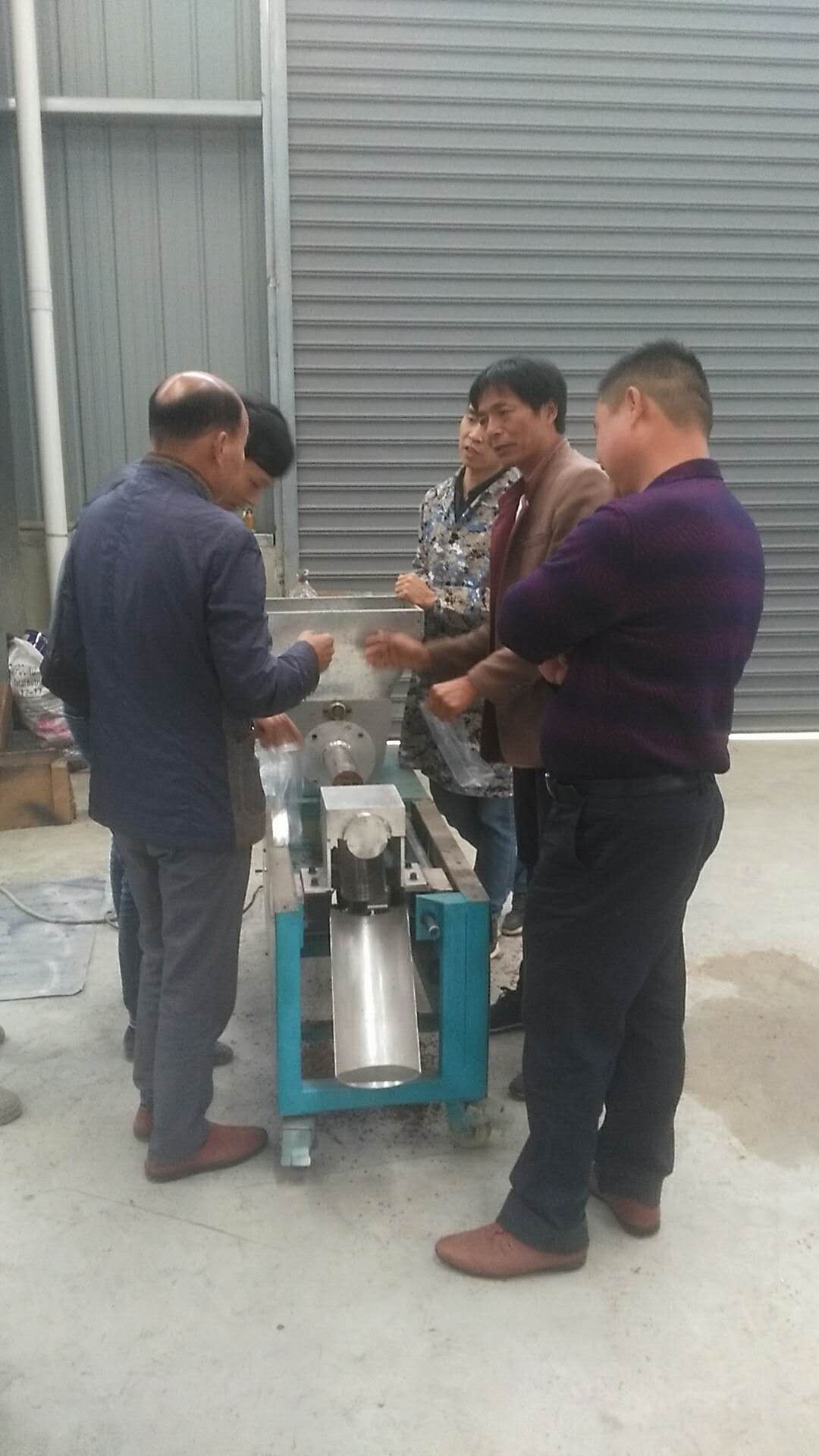 信陽客戶來廠考察，當場試機當場提貨走